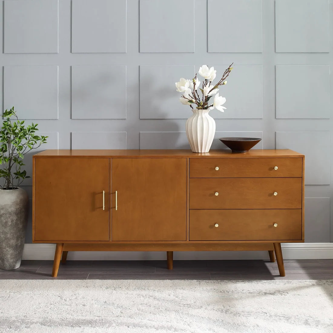 Mid-century moderne sideboard med 3 skuffer og 2 døre
